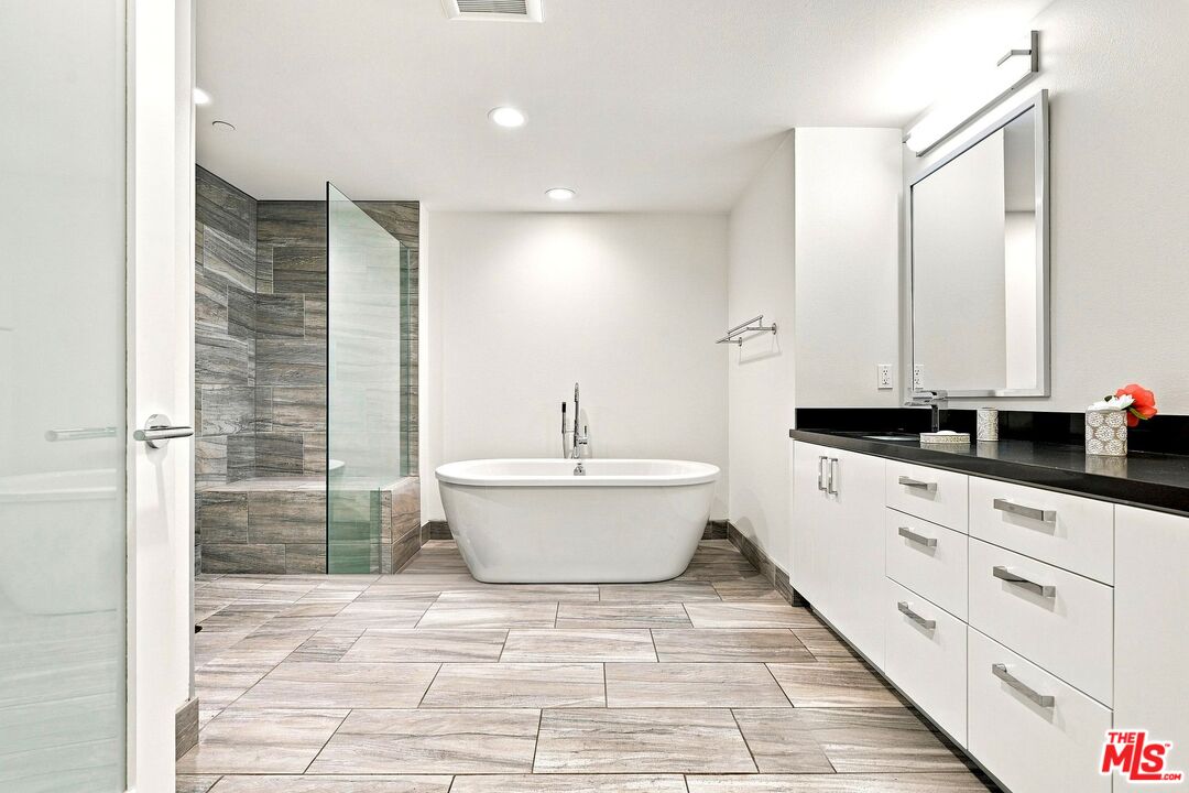 4240 Laurel Canyon Blvd Unit: 305