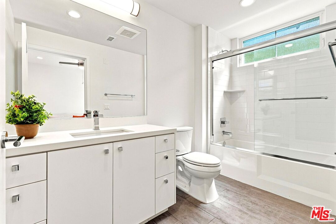 4240 Laurel Canyon Blvd Unit: 305