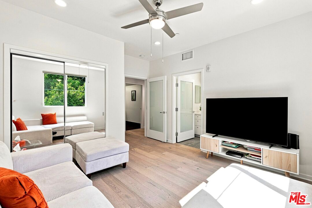 4240 Laurel Canyon Blvd Unit: 305