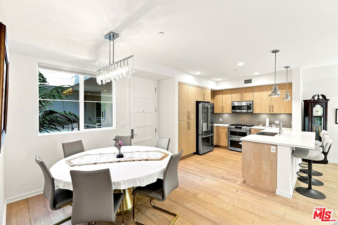 4240 Laurel Canyon Blvd Unit: 305