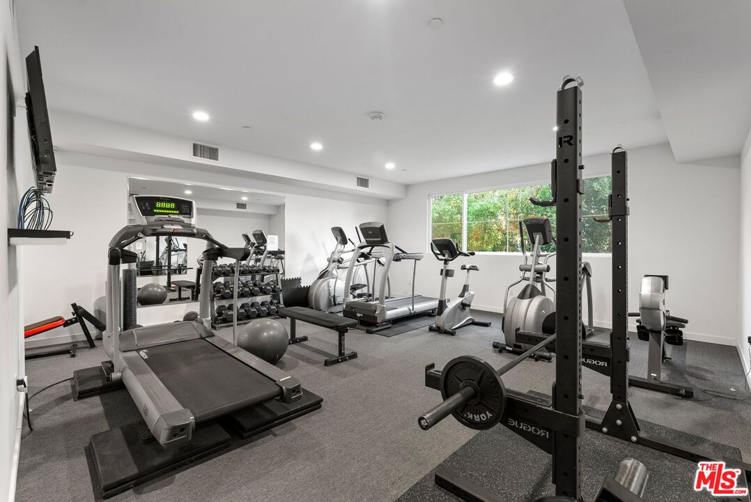 4240 Laurel Canyon Blvd Unit: 305