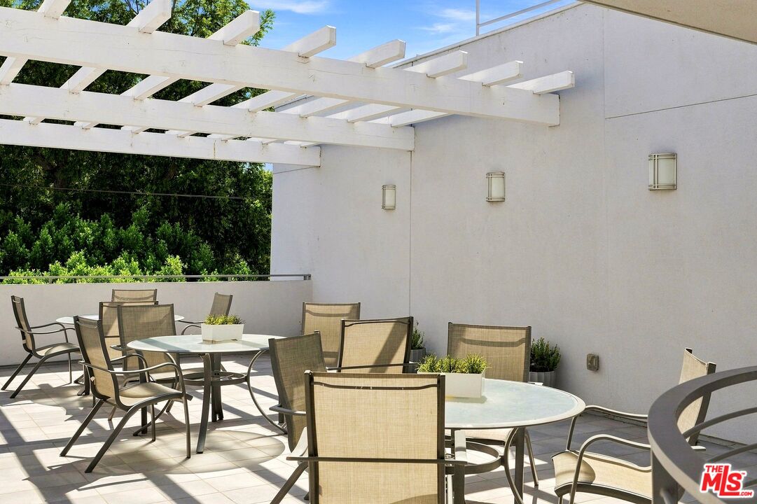 4240 Laurel Canyon Blvd Unit: 305