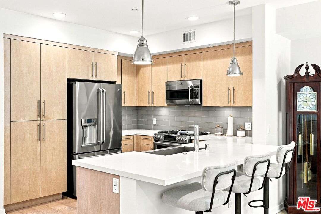 4240 Laurel Canyon Blvd Unit: 305
