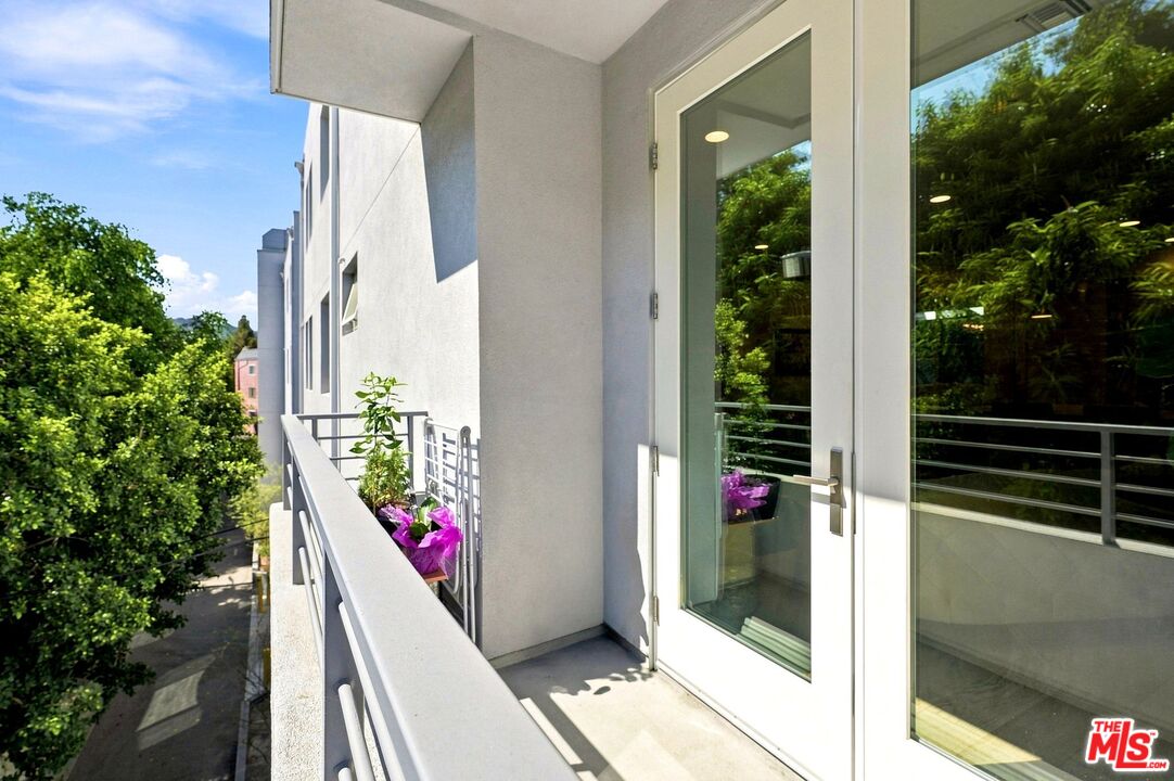 4240 Laurel Canyon Blvd Unit: 305