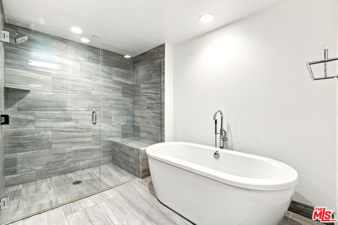 4240 Laurel Canyon Blvd Unit: 305
