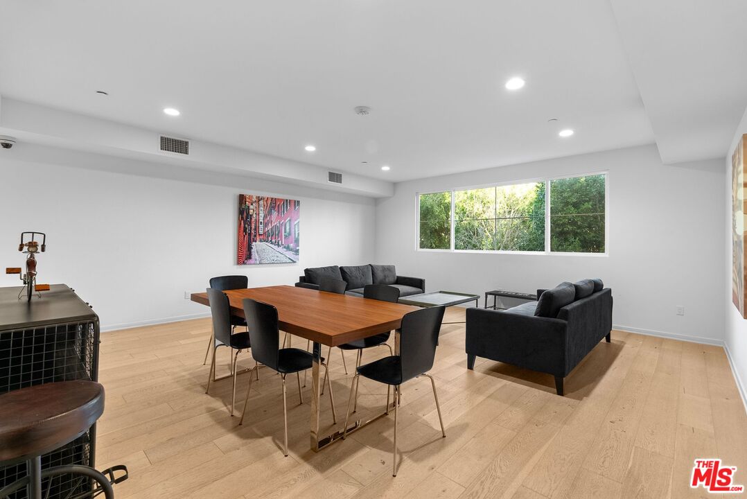 4240 Laurel Canyon Blvd Unit: 305