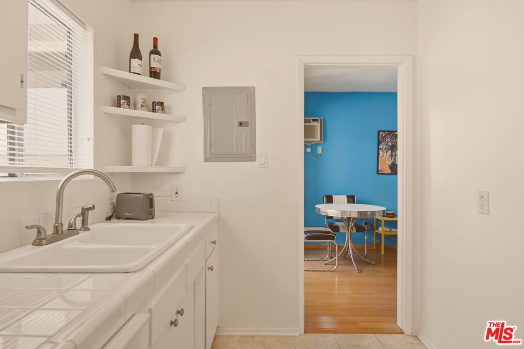 960 Larrabee St Unit: 117