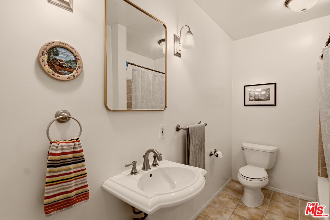 960 Larrabee St Unit: 117