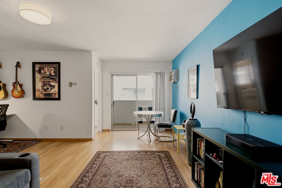 960 Larrabee St Unit: 117
