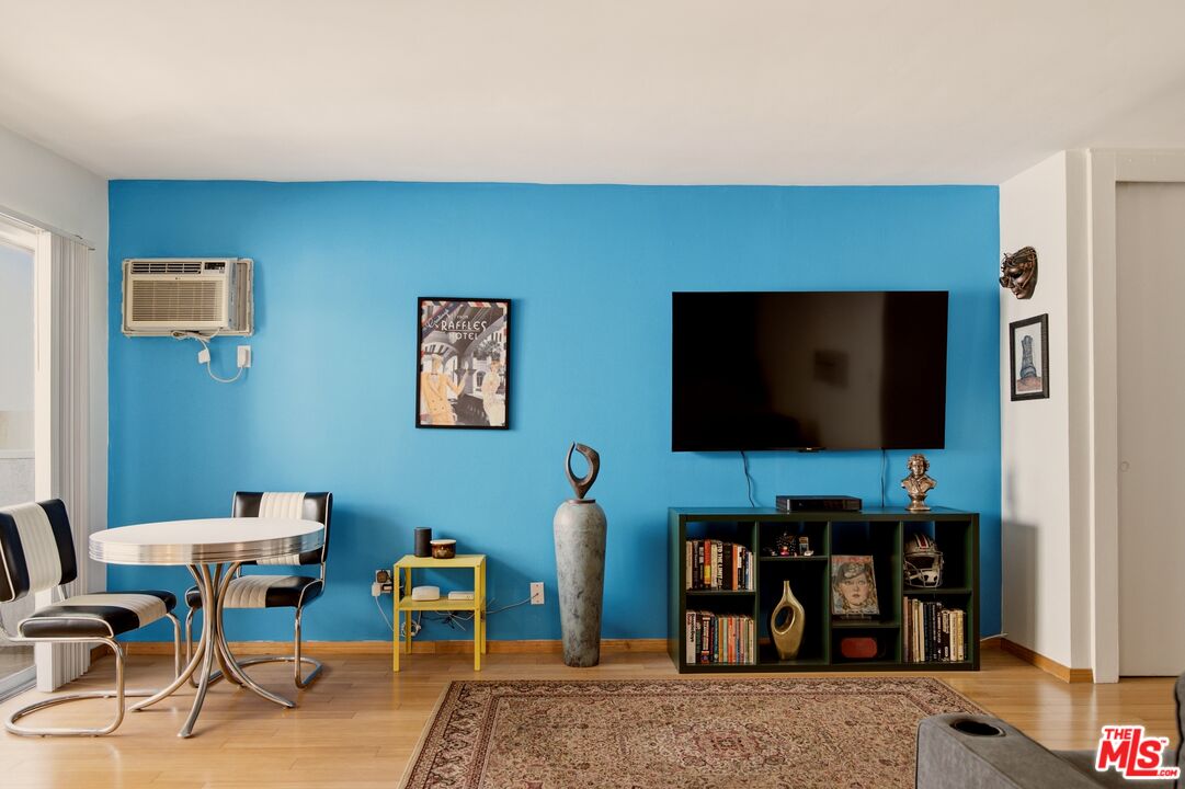 960 Larrabee St Unit: 117