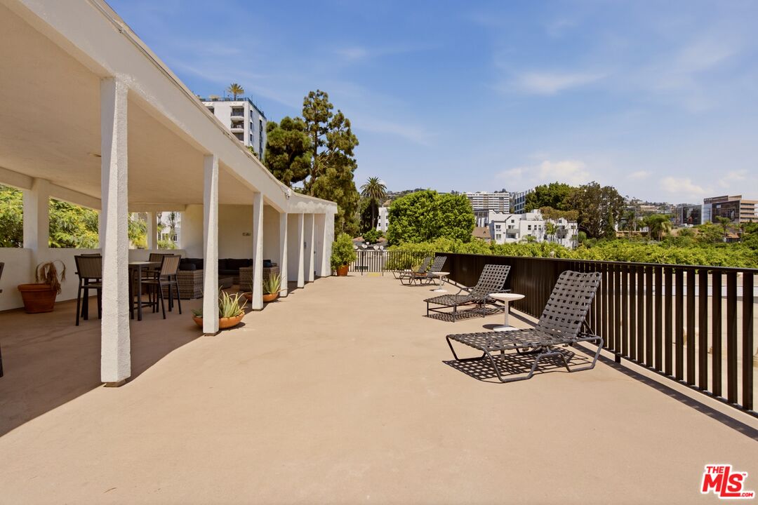 960 Larrabee St Unit: 117