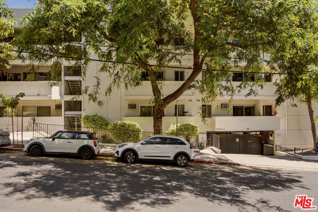 960 Larrabee St Unit: 117