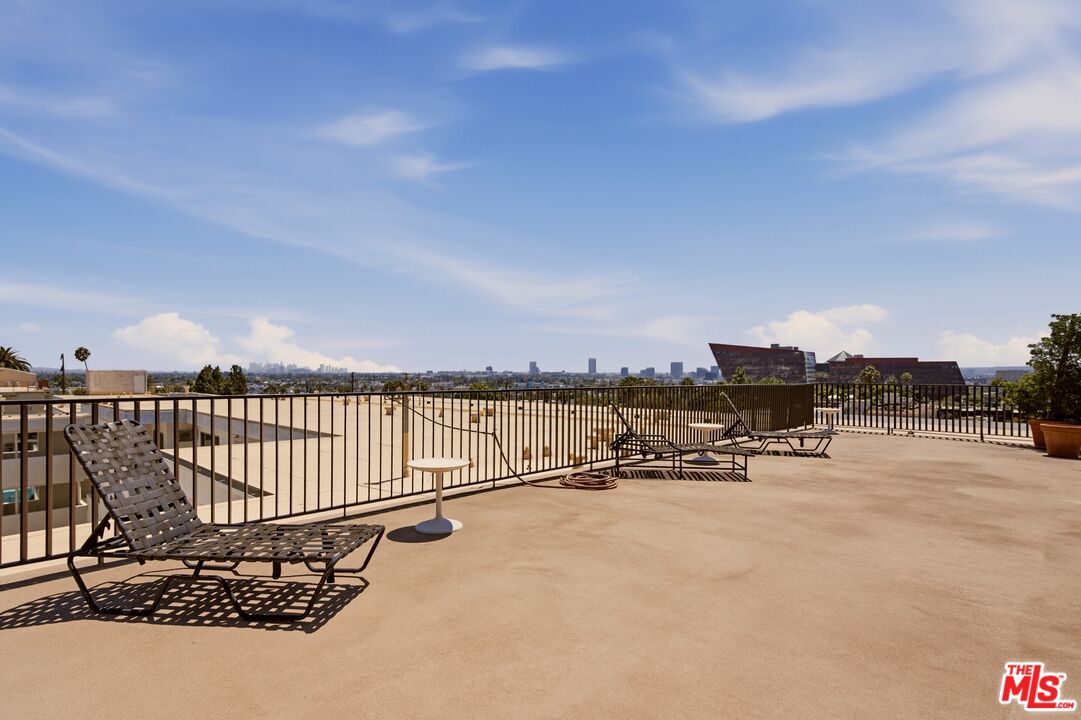960 Larrabee St Unit: 117