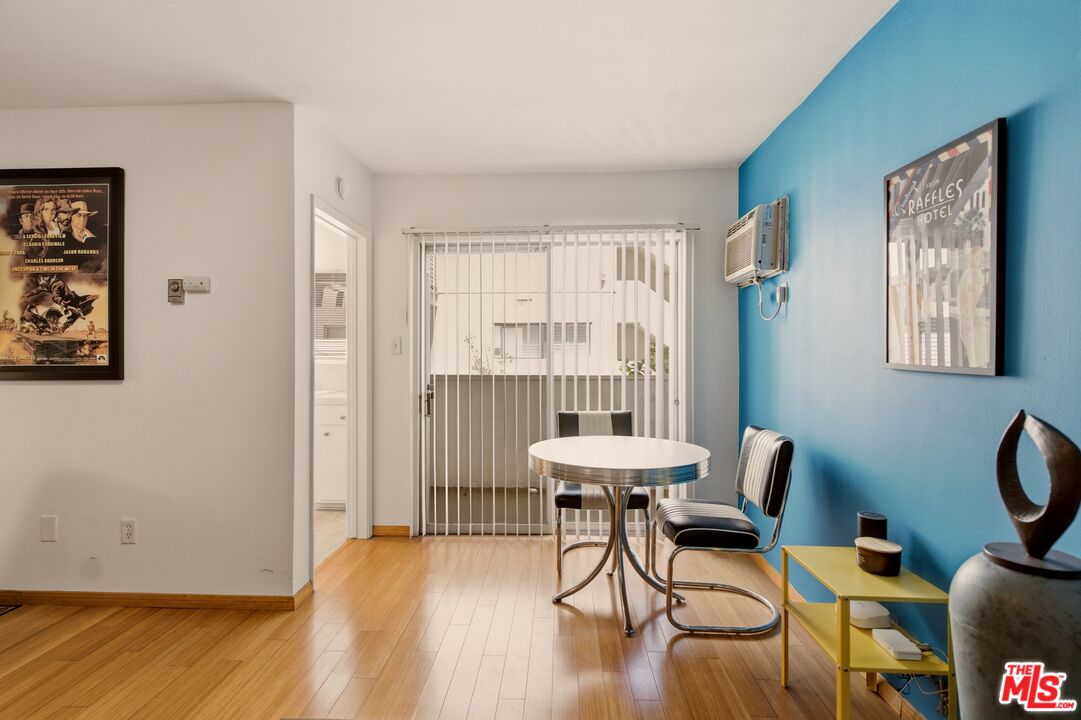 960 Larrabee St Unit: 117