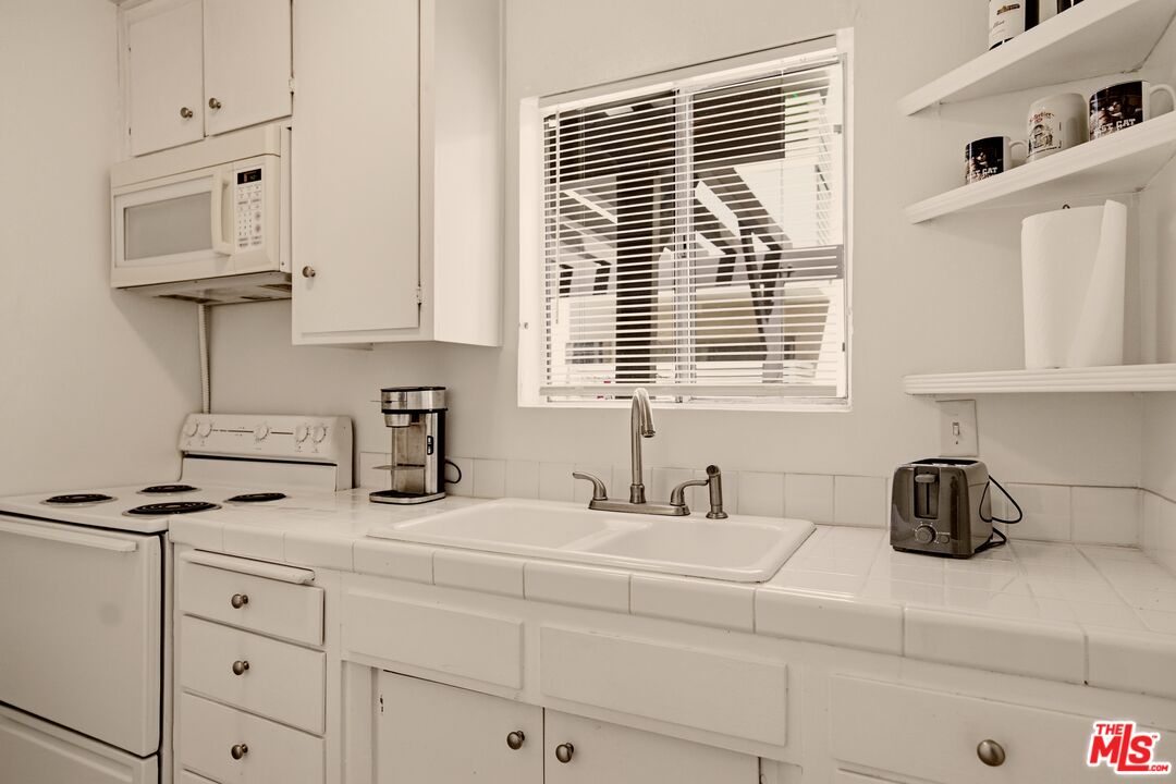 960 Larrabee St Unit: 117
