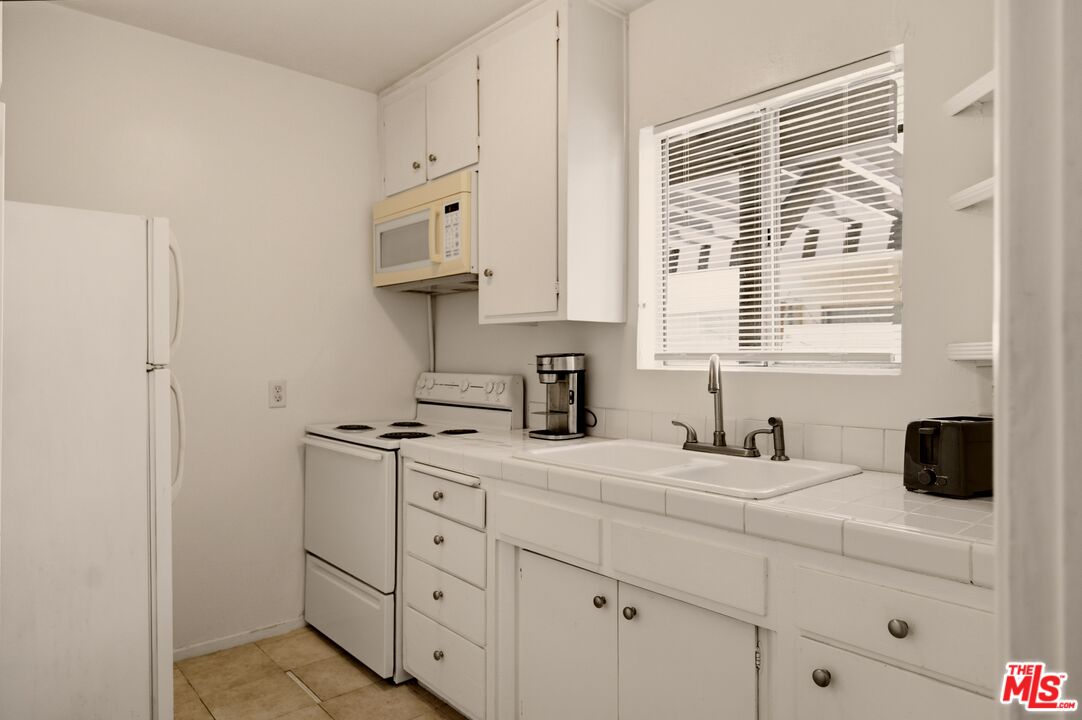 960 Larrabee St Unit: 117