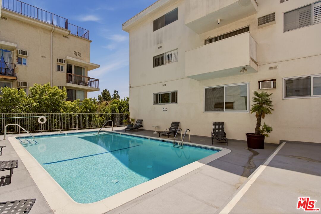 960 Larrabee St Unit: 117