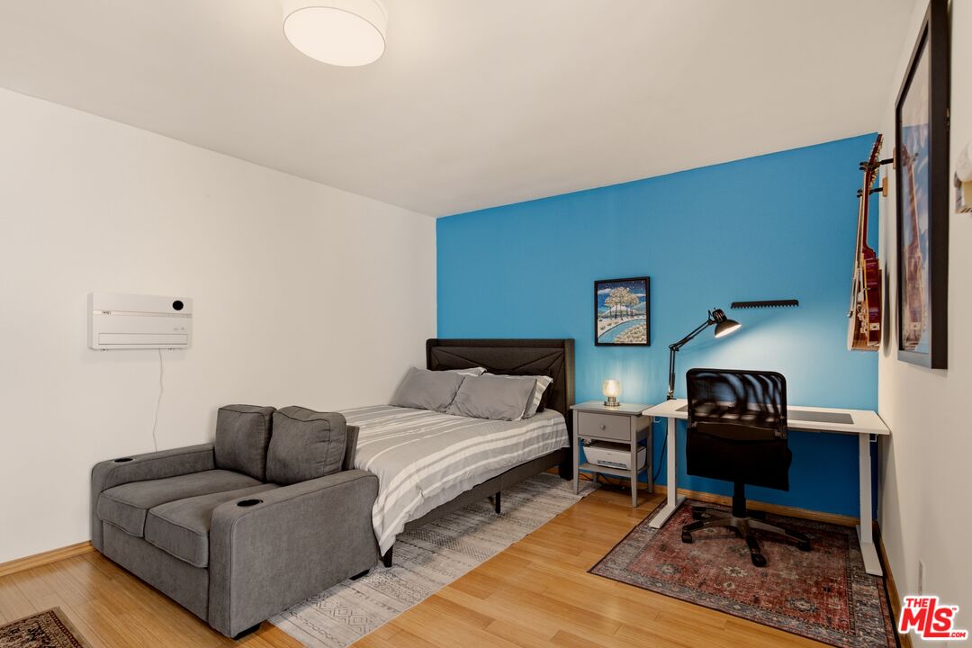 960 Larrabee St Unit: 117
