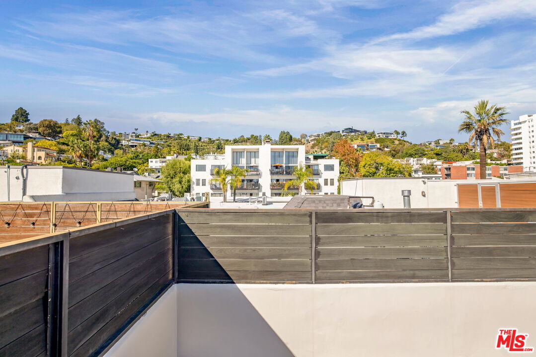 1129 Larrabee St Unit: 14