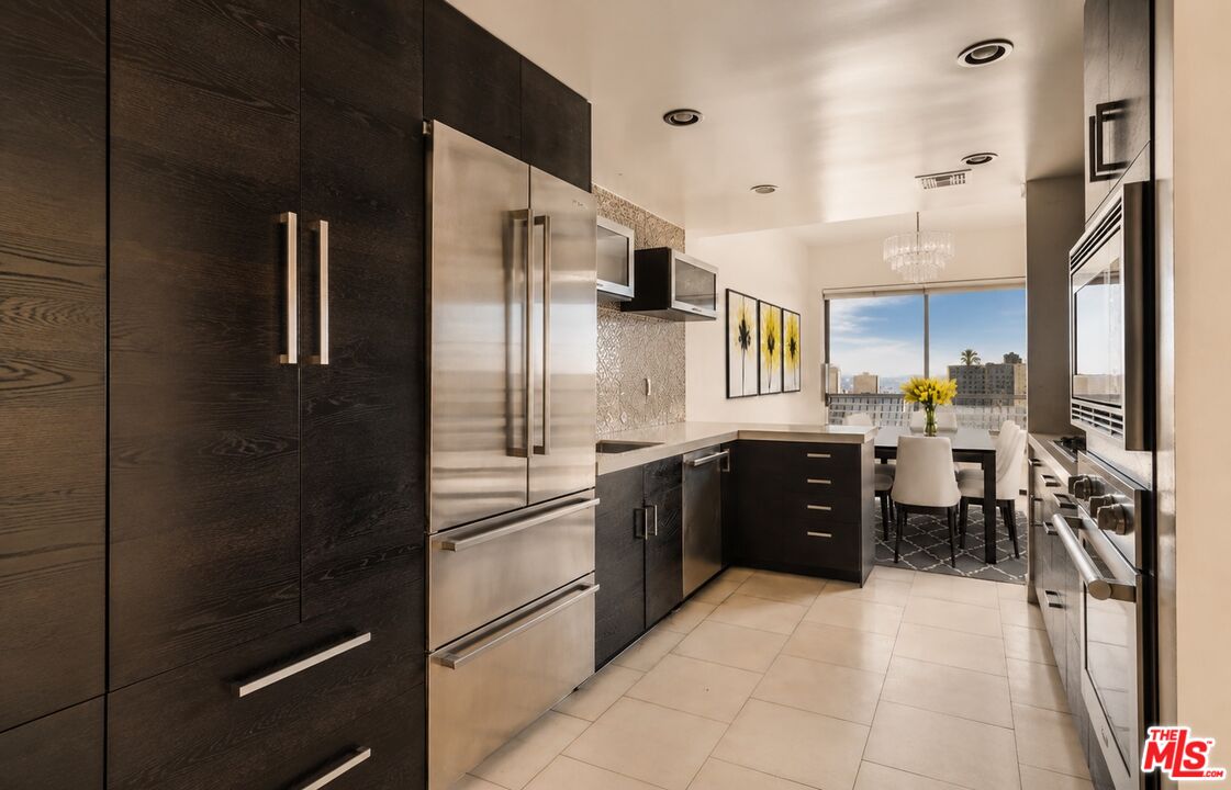1129 Larrabee St Unit: 14