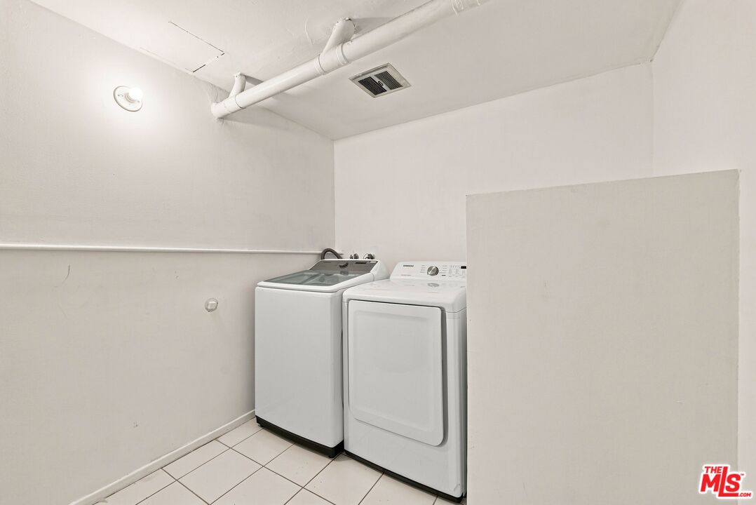3500 W Manchester Blvd Unit: 23