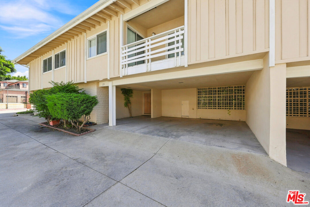 3500 W Manchester Blvd Unit: 23