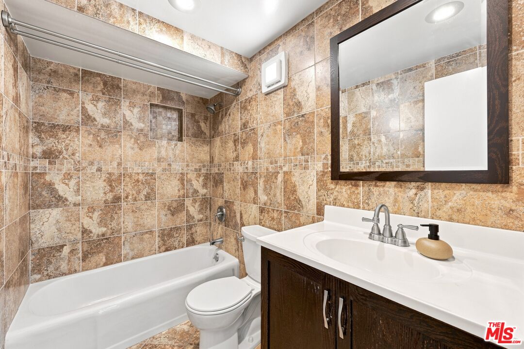 3500 W Manchester Blvd Unit: 23