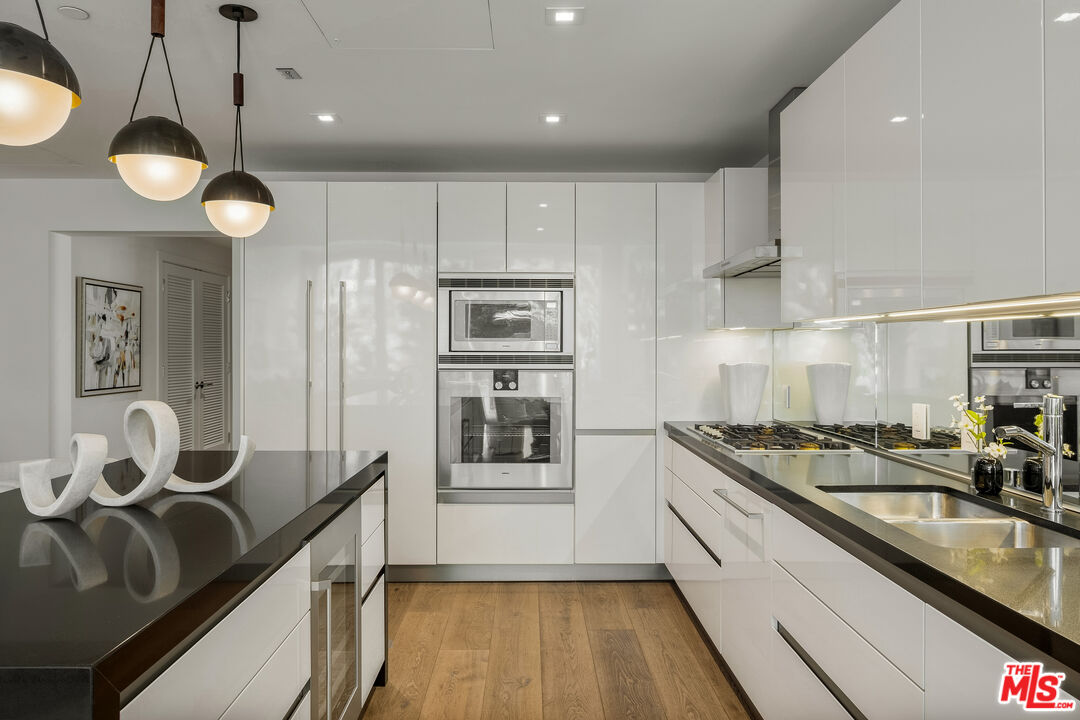 9000 W 3rd St Unit: 304