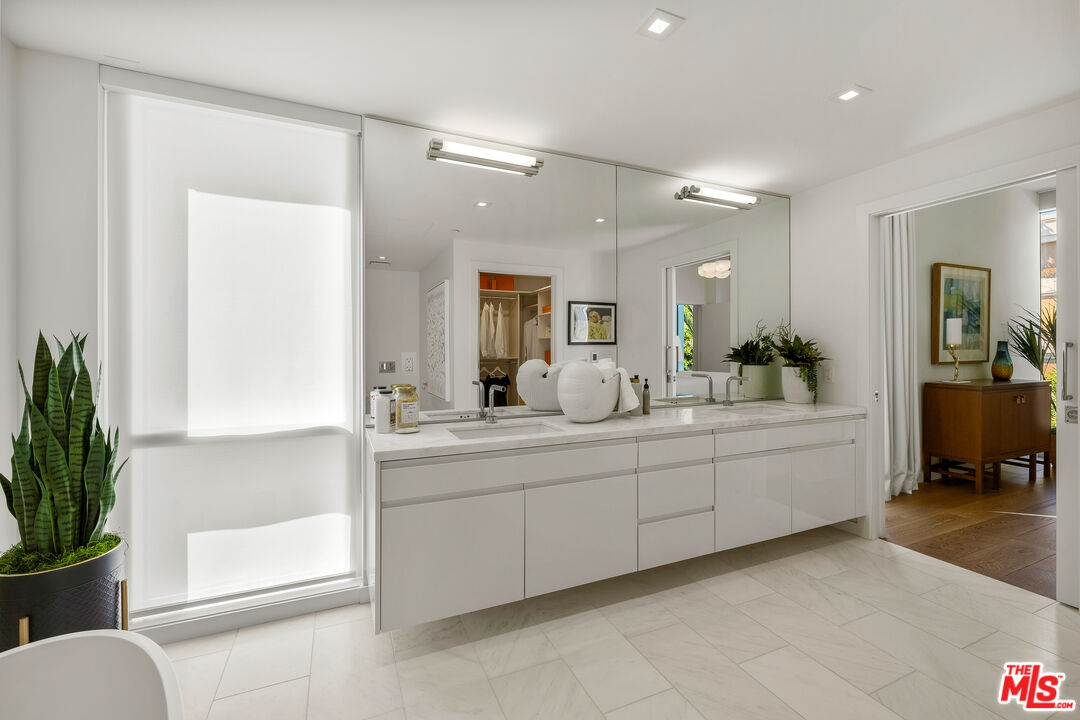 9000 W 3rd St Unit: 304