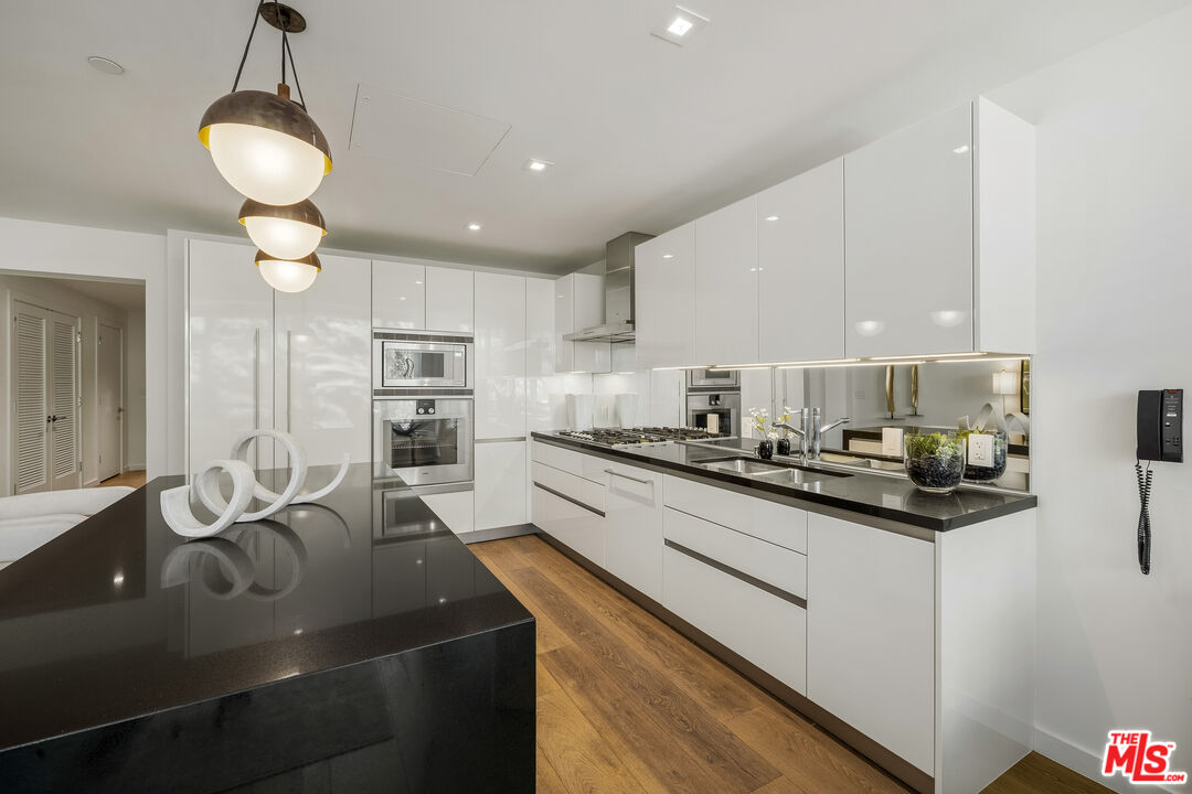 9000 W 3rd St Unit: 304