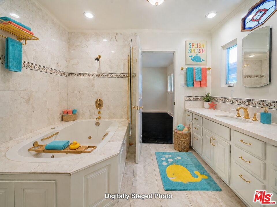 4645 Petit Ave