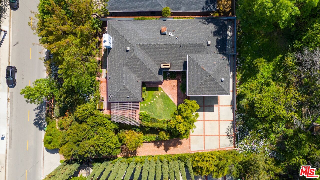 4645 Petit Ave