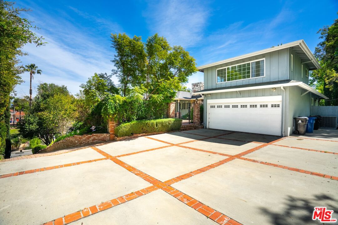 4645 Petit Ave