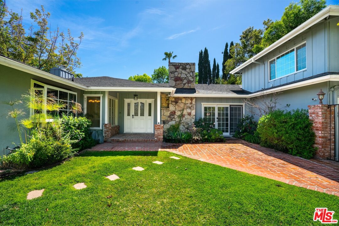4645 Petit Ave
