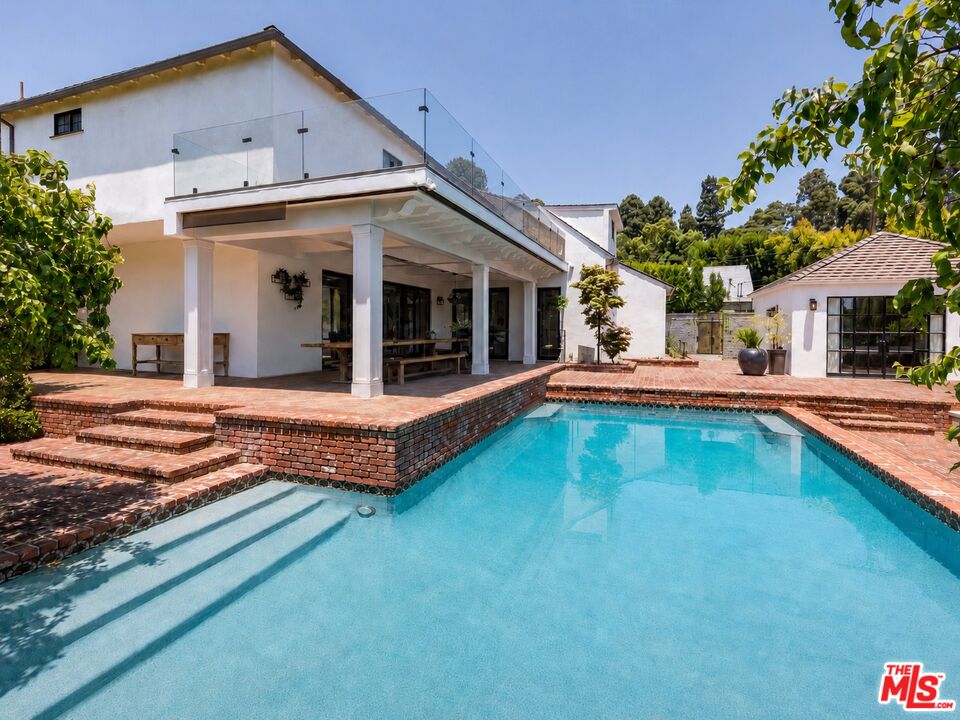 908 N Rexford Dr
