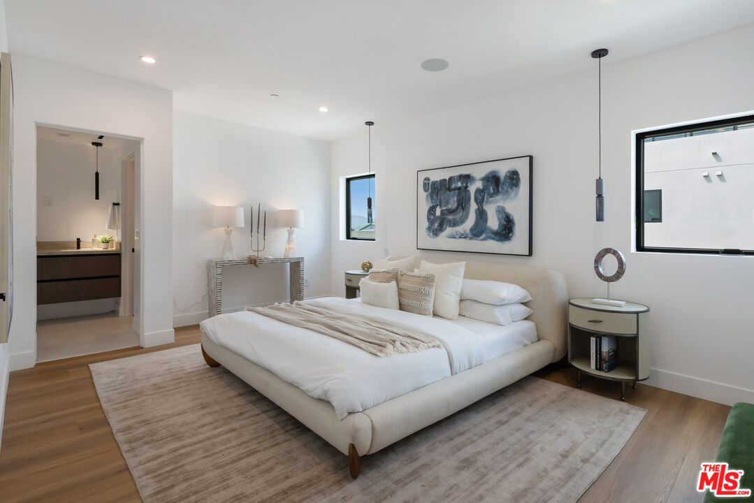 2001 W Bellevue Ave
