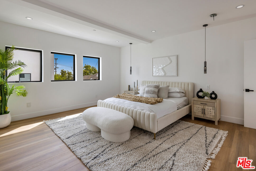 2001 W Bellevue Ave