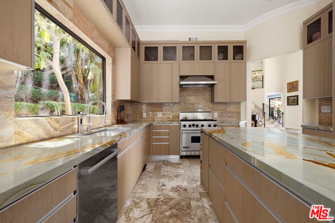 13355 Mulholland Dr