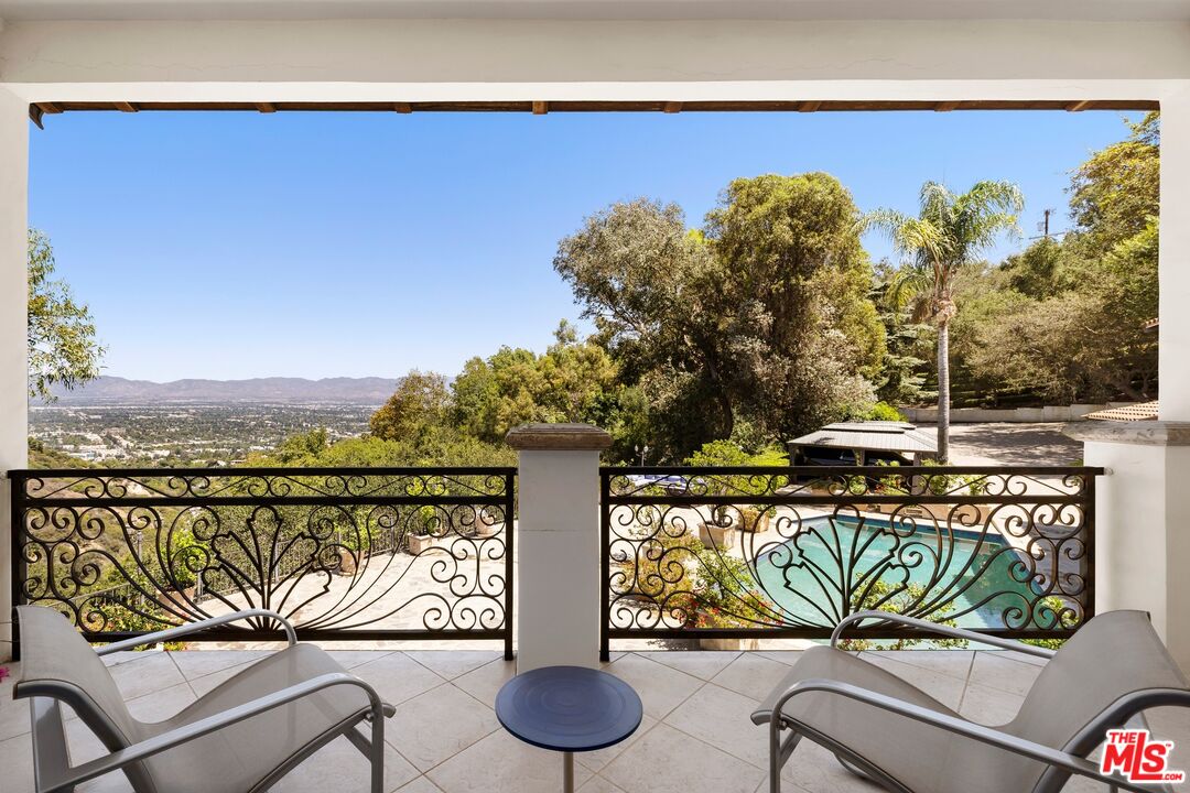 13355 Mulholland Dr