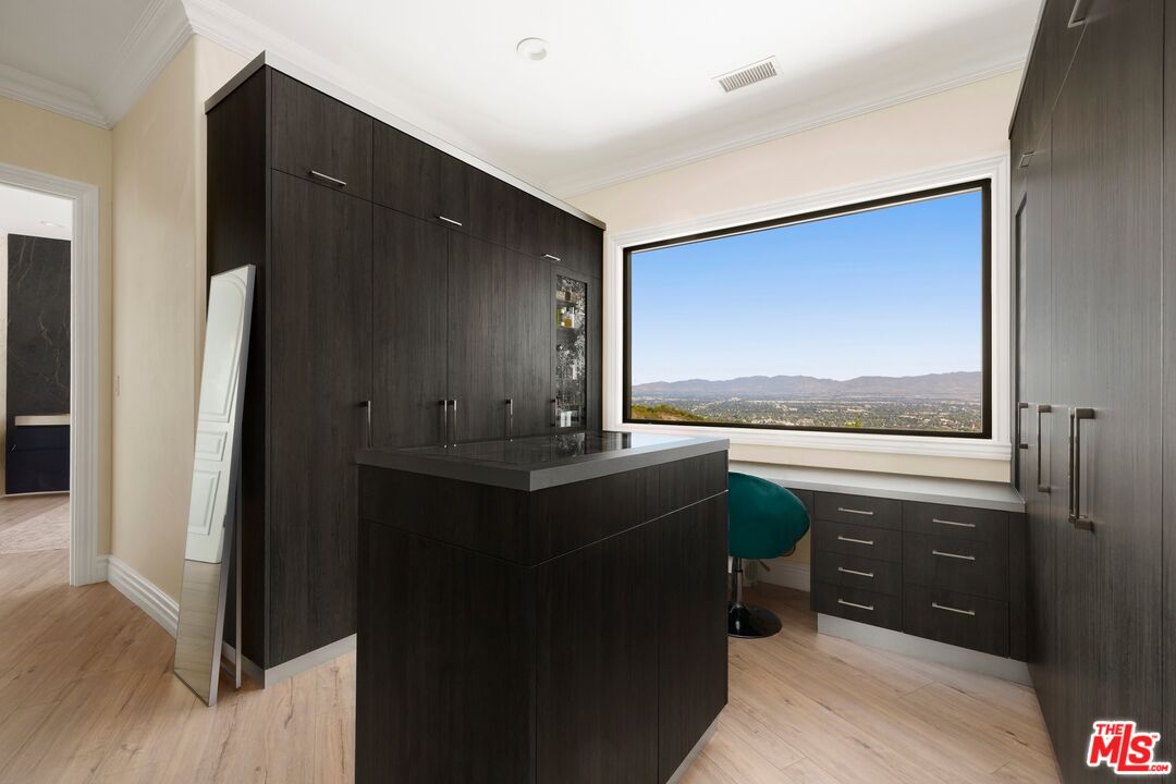 13355 Mulholland Dr