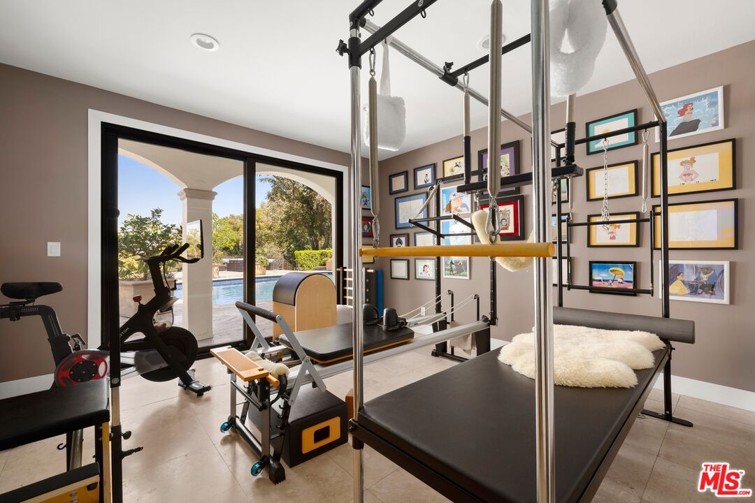 13355 Mulholland Dr