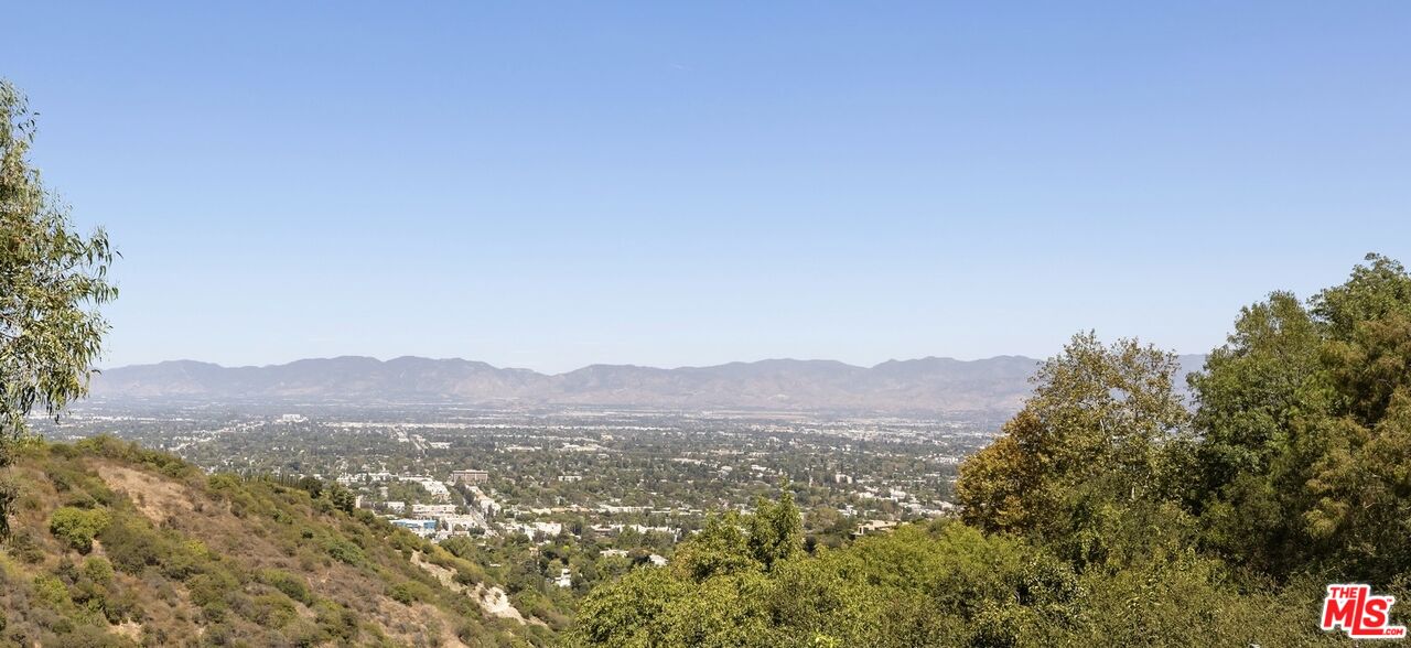 13355 Mulholland Dr