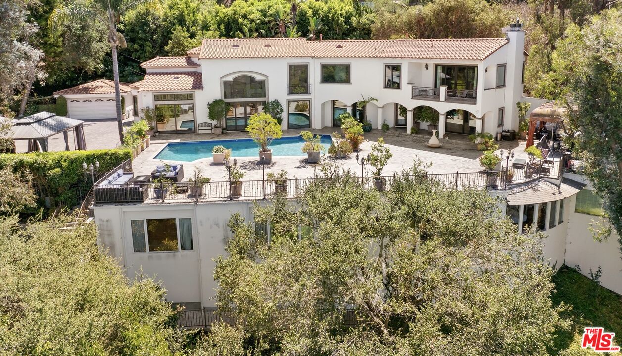 13355 Mulholland Dr