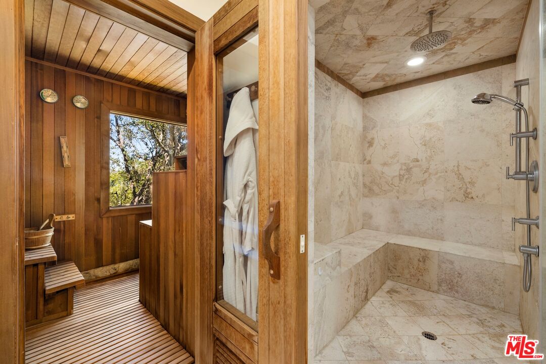 13355 Mulholland Dr