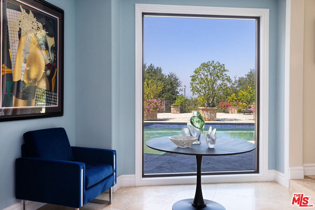 13355 Mulholland Dr