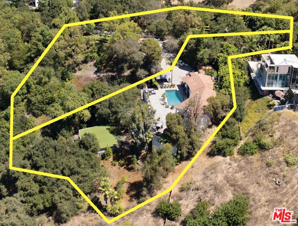 13355 Mulholland Dr