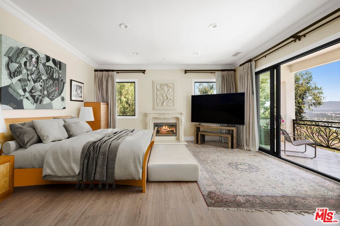 13355 Mulholland Dr