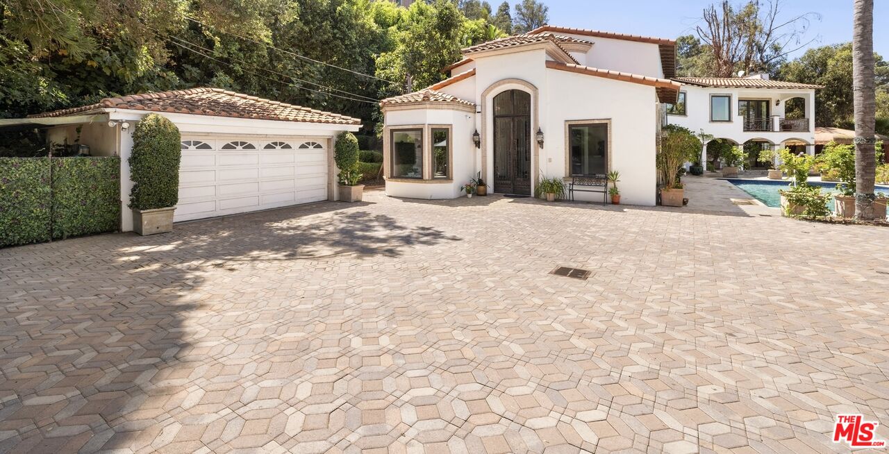 13355 Mulholland Dr