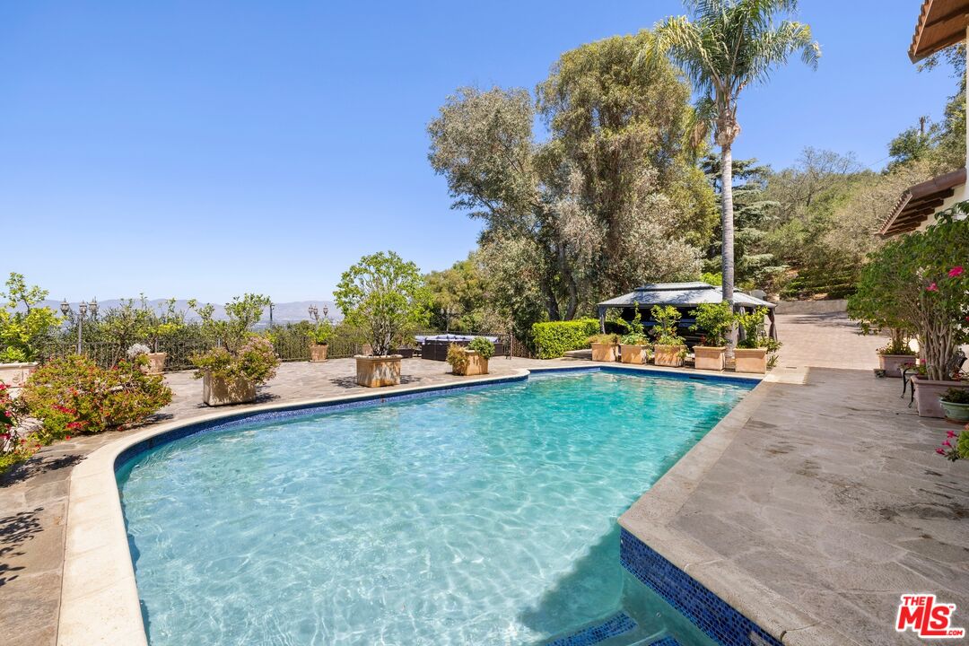 13355 Mulholland Dr