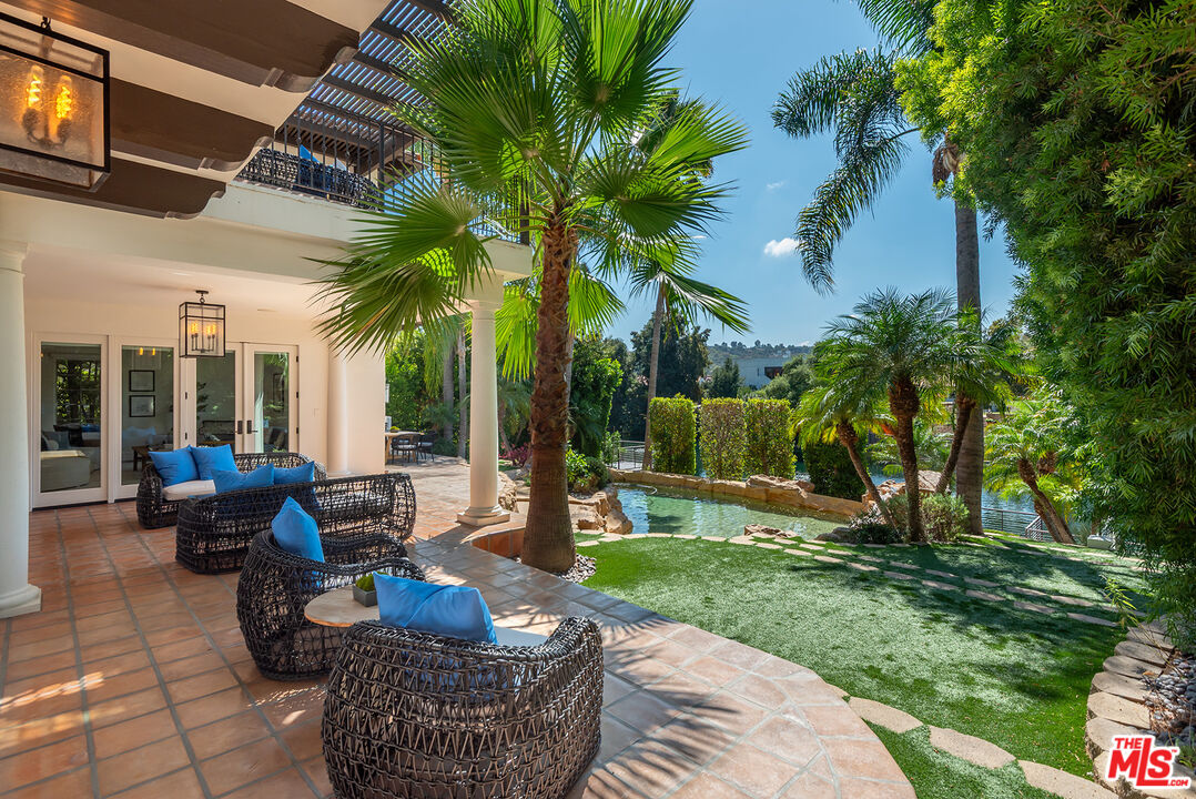 9928 Toluca Lake Ave